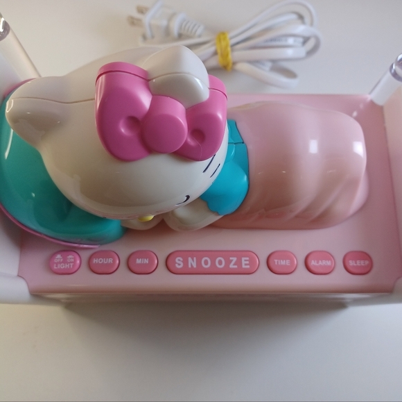 Hello Kitty Night Light, Radio and Alarm Clock - Picture 4 of 12